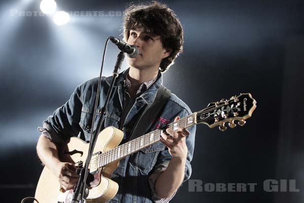 VAMPIRE WEEKEND - 2008-07-04 - PARIS - Hippodrome de Longchamp - Ezra Michael Koenig